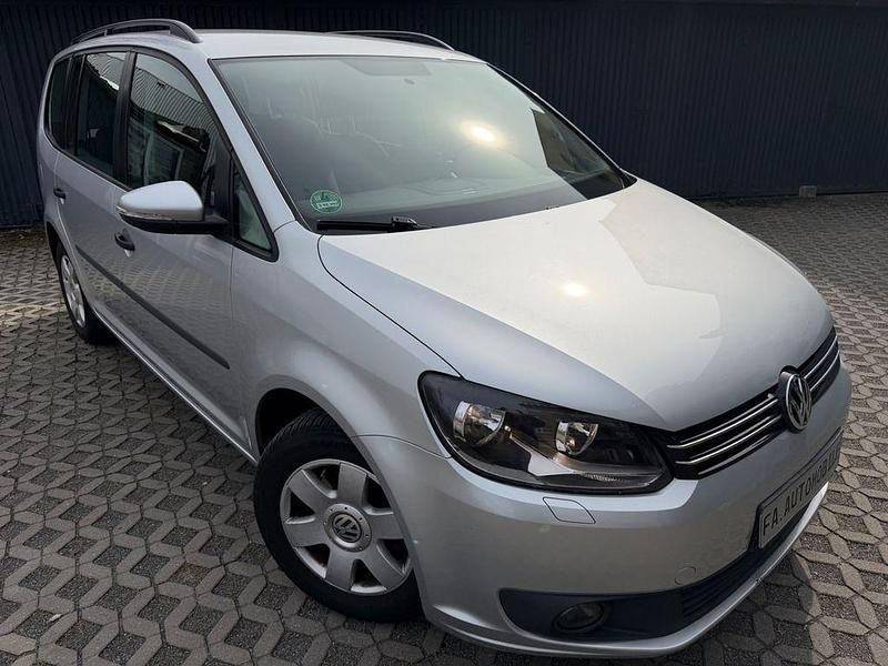 Gebraucht VW Touran Trendline 105 PS (77 kW) 2014 Silber Van / Kleinbus