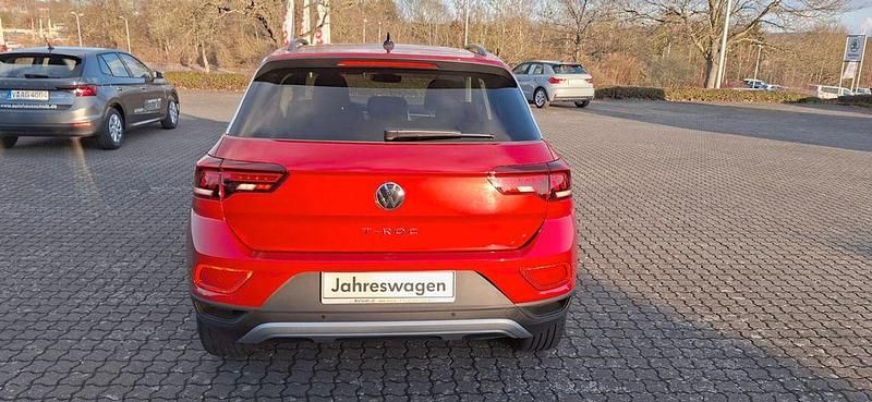 Gebraucht VW T-Roc Move 116 PS (85 kW) 2025 Rot SUV