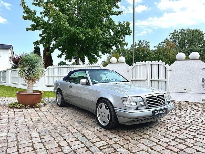 Silber Gebraucht 1994 Mercedes E320 Cabrio | 22.800 € - Bild 1/4