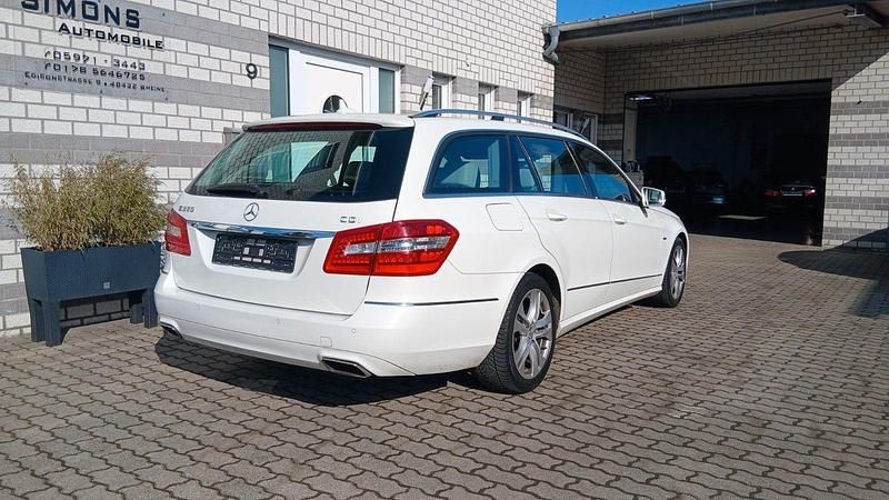 Gebraucht Mercedes E220 170 PS (125 kW) 2012 Weiß Kombi
