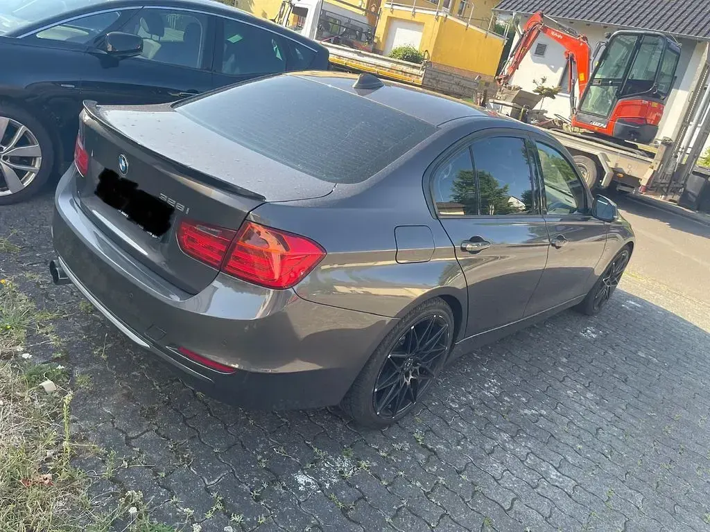 Gebraucht BMW 328 245 PS (180 kW) 2012 Braun Limousine