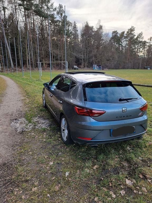 Grau Gebraucht 2018 Cupra Leon Limousine | 24.000 € (Fairer Preis) - Bild 1/4