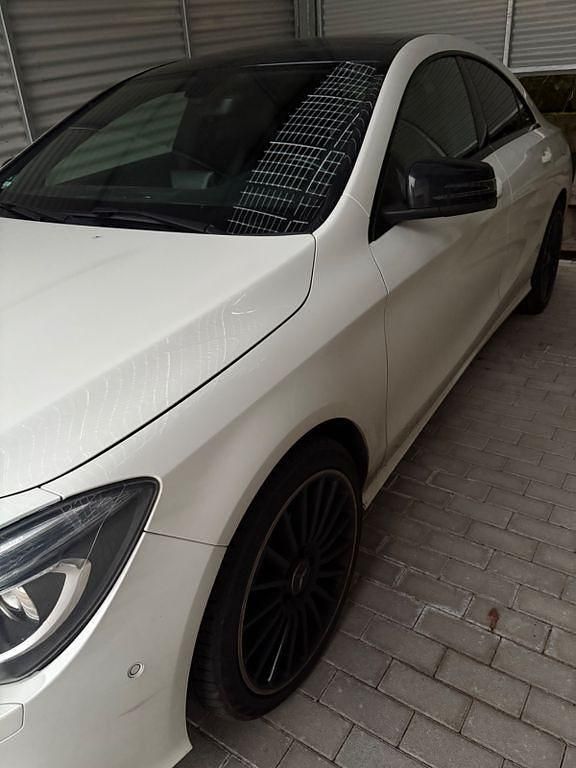 Weiß Gebraucht 2014 Mercedes CLA200 Night Coupé | 14.999 € (Fairer Preis) - Bild 1/4
