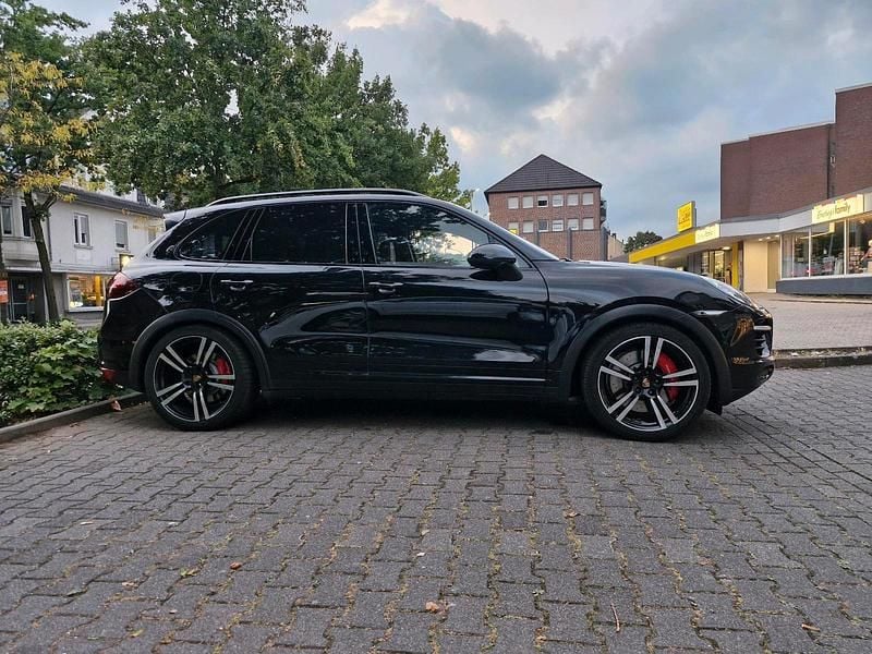 Schwarz Gebraucht 2010 Porsche Cayenne Turbo SUV | 22.500 € (Teuer) - Bild 1/4