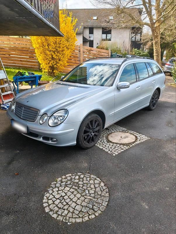 Gebraucht Mercedes E220 150 PS (110 kW) 2005 Silber Kombi