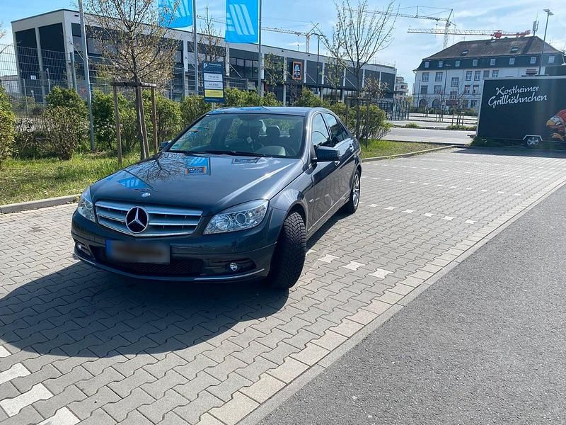 Gebraucht Mercedes C180 156 PS (114 kW) 2010 Blau Limousine