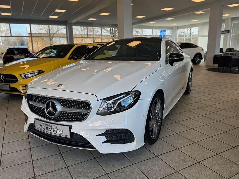 Gebraucht Mercedes E220 AMG 194 PS (142 kW) 2019 Weiß Coupé