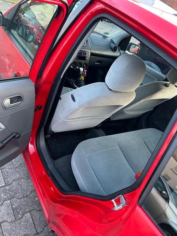 Gebraucht Ford Fiesta 65 PS (47 kW) 2003 Andere farben Kleinwagen