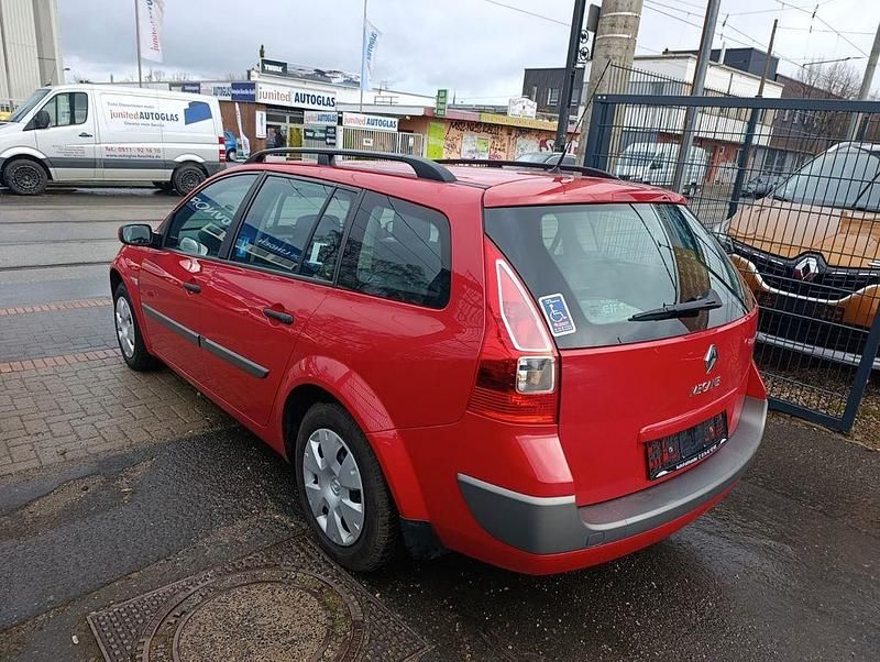 Gebraucht Renault Mégane II Avantage 111 PS (81 kW) 2008 Rot Limousine