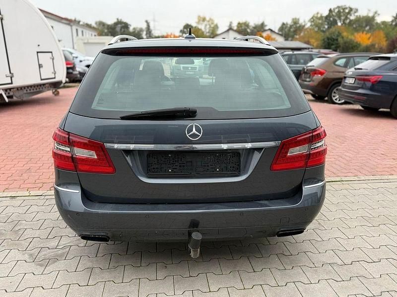Gebraucht Mercedes E300 Avantgarde 231 PS (169 kW) 2011 Grau Limousine