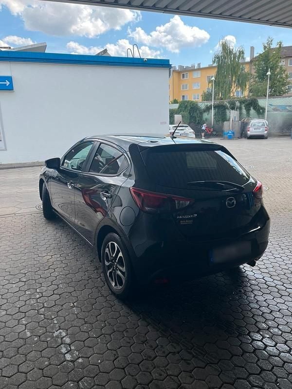 Gebraucht Mazda 2 90 PS (66 kW) 2015 Schwarz Kleinwagen