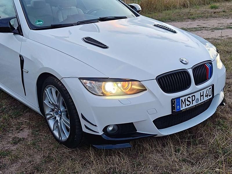 Weiß Gebraucht 2009 BMW 320 Coupé | 6.999 € (Fairer Preis) - Bild 1/4