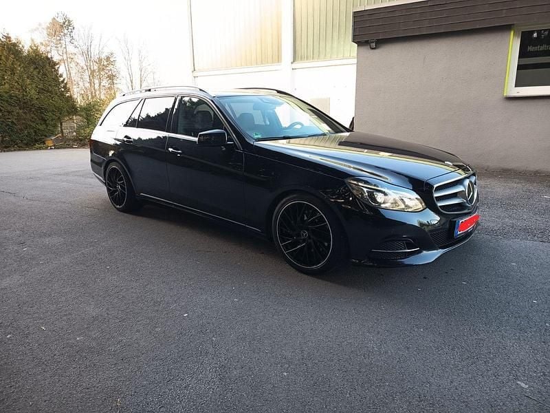 Gebraucht Mercedes E250 Avantgarde 204 PS (150 kW) 2016 Schwarz Kombi