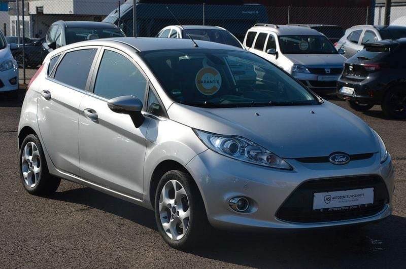 Gebraucht Ford Fiesta Titanium 82 PS (60 kW) 2010 Grau Kleinwagen