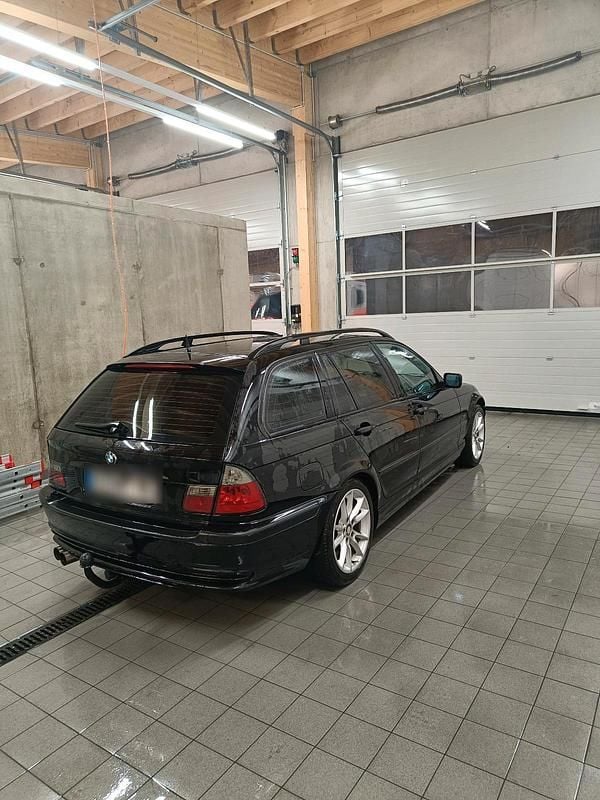Schwarz Gebraucht 2000 BMW 330 Kombi | 4.500 € (Fairer Preis) - Bild 1/4
