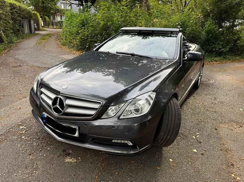 Grau Gebraucht 2010 Mercedes E250 Avantgarde Cabrio | 13.800 € (Fairer Preis) - Bild 1/4