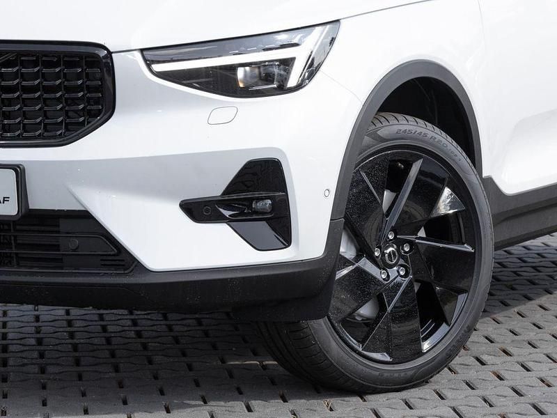 Neu Volvo XC40 Plus 197 PS (144 kW) 2025 Weiß SUV