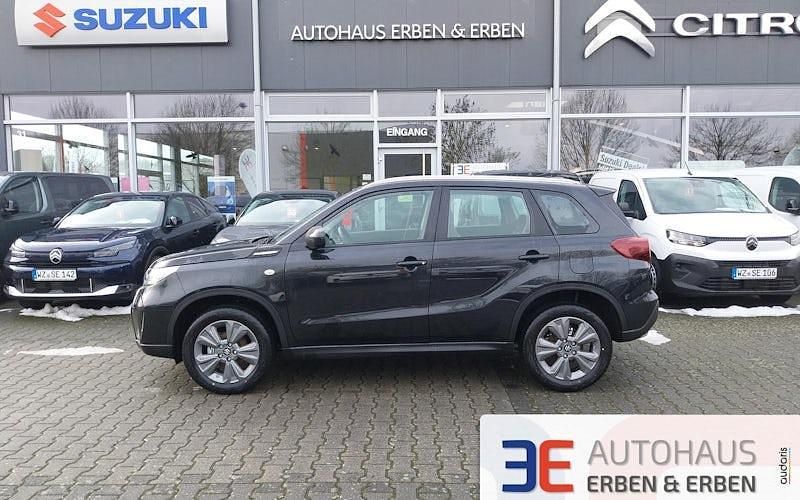 Neu Suzuki Vitara Club 129 PS (94 kW) 2026 Schwarz SUV