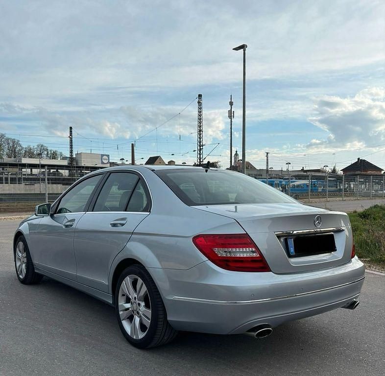 Gebraucht Mercedes C350 Avantgarde 265 PS (194 kW) 2013 Silber Limousine