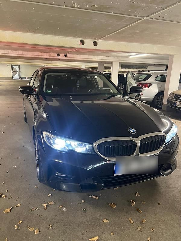 Schwarz Gebraucht 2020 BMW 330 Sport Line Limousine | 24.000 € (Guter Preis) - Bild 1/4
