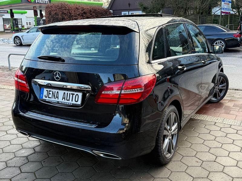 Usata Mercedes B200 Urban 156 CV (114 kW) 2018 Nero Monovolume