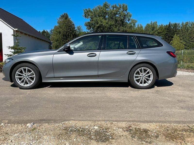 Gebraucht BMW 320 Shadowline 190 PS (139 kW) 2024 Grau Kombi