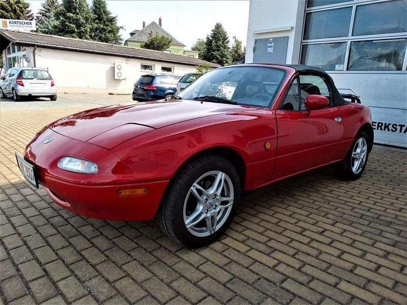 Second-hand Mazda MX5 90 CP (66 kW) 1996 Roșu Cabrio
