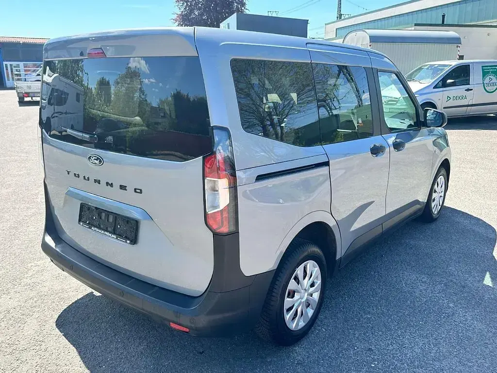 Gebraucht Ford Tourneo Courier Trend 125 PS (91 kW) 2025 Silber Van / Kleinbus
