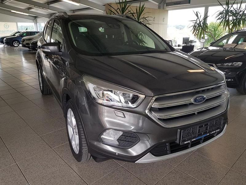 Magneticgrau (metallic) Gebraucht 2018 Ford Kuga Titanium SUV | 17.950 € (Fairer Preis) - Bild 1/4