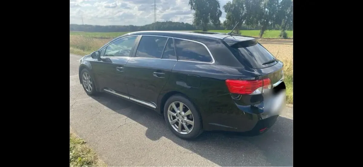 Gebraucht Toyota Avensis 125 PS (91 kW) 2012 Schwarz Kombi