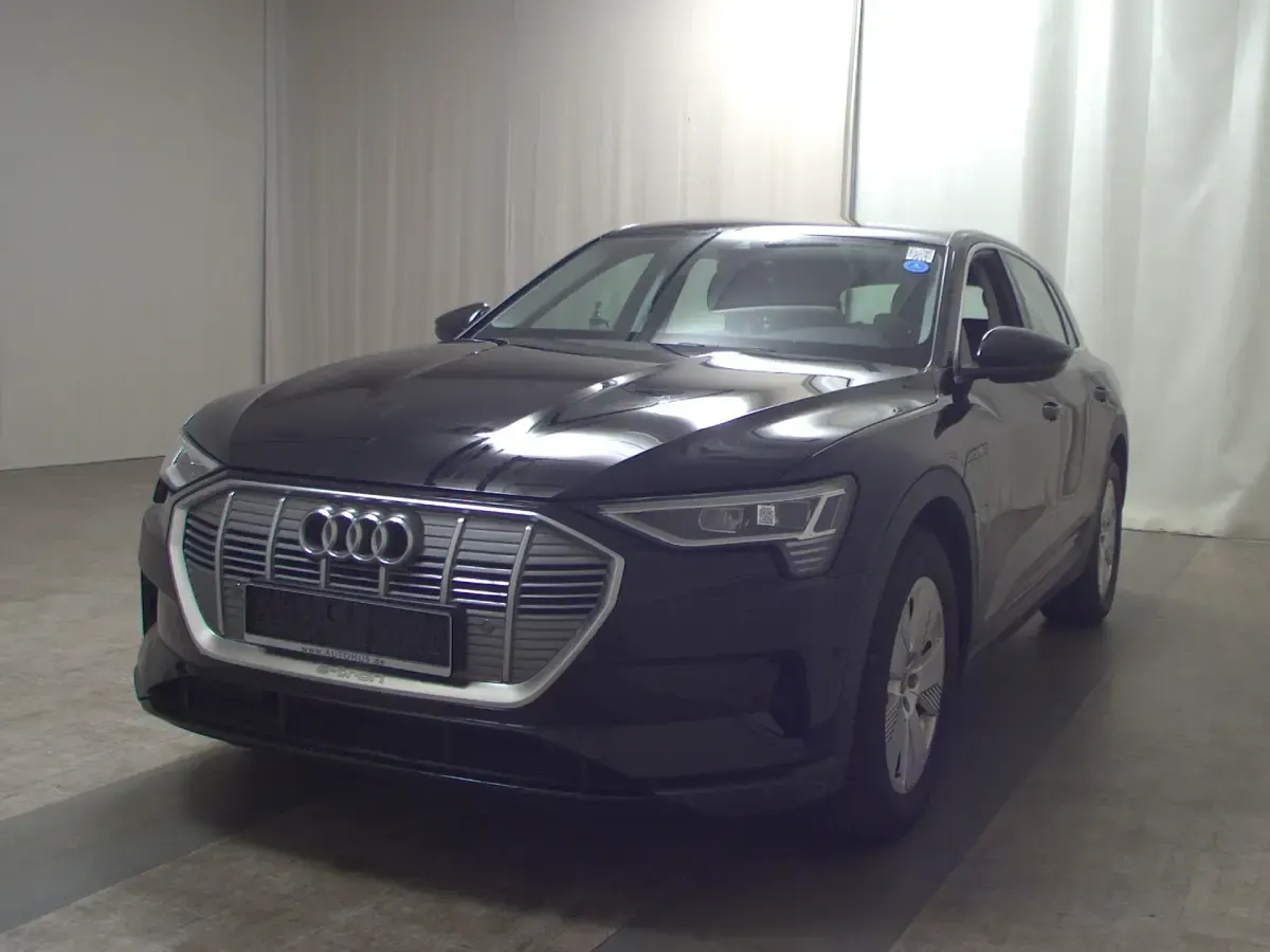 Gebraucht Audi e-tron Basis 230 kW (313 PS) 2021 Schwarz SUV