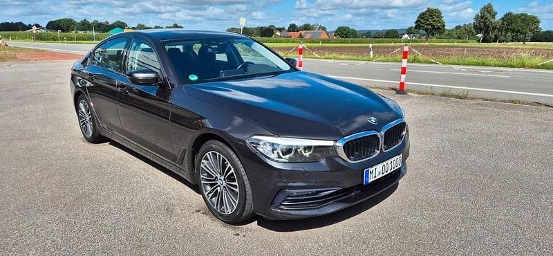Grau Gebraucht 2018 BMW 520 Sport Line Limousine | 22.999 € (Fairer Preis) - Bild 1/4