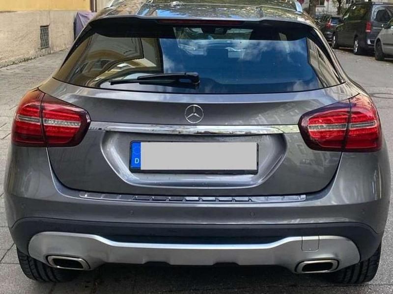 Grau Gebraucht 2018 Mercedes GLA200 SUV | 18.400 € (Guter Preis) - Bild 1/4