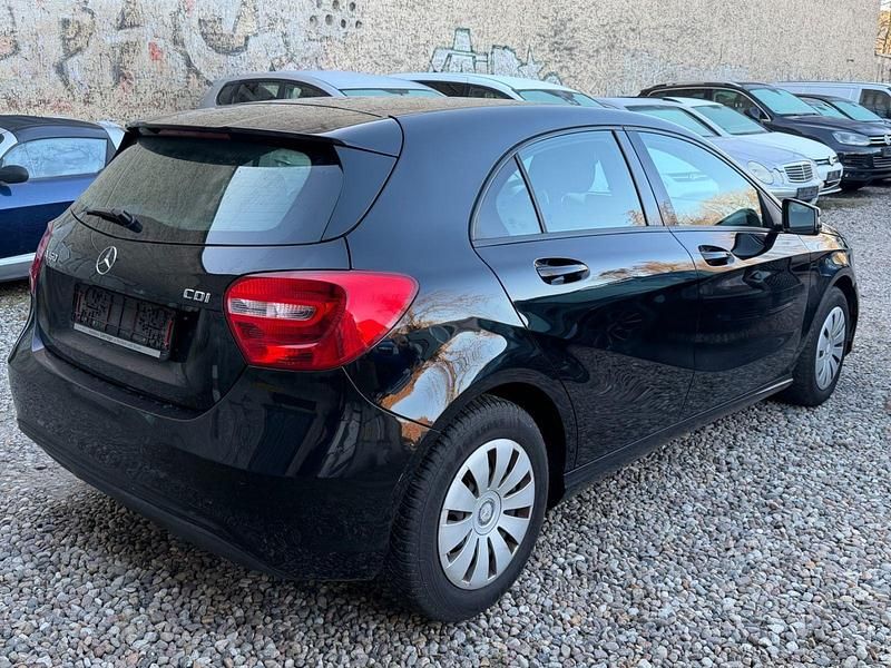 Gebraucht Mercedes A160 90 PS (66 kW) 2014 Schwarz Kleinwagen