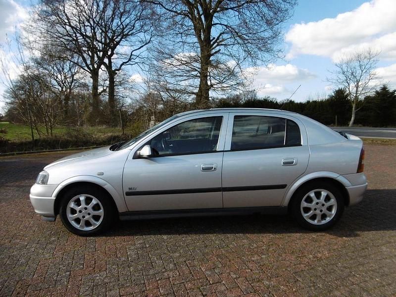 Gebraucht Opel Astra Njoy 101 PS (74 kW) 2003 Silber Limousine