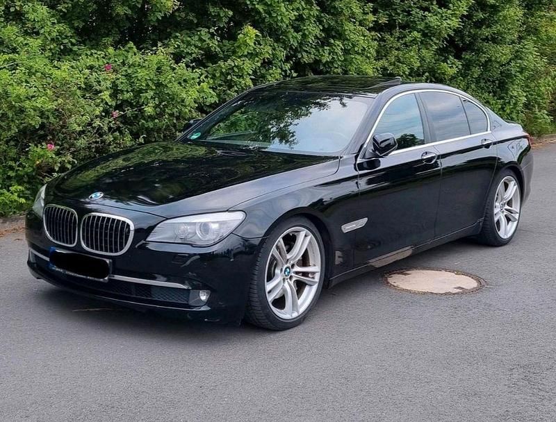 Second-hand BMW 740 Performance 306 CP (225 kW) 2012 Negru Berlinǎ