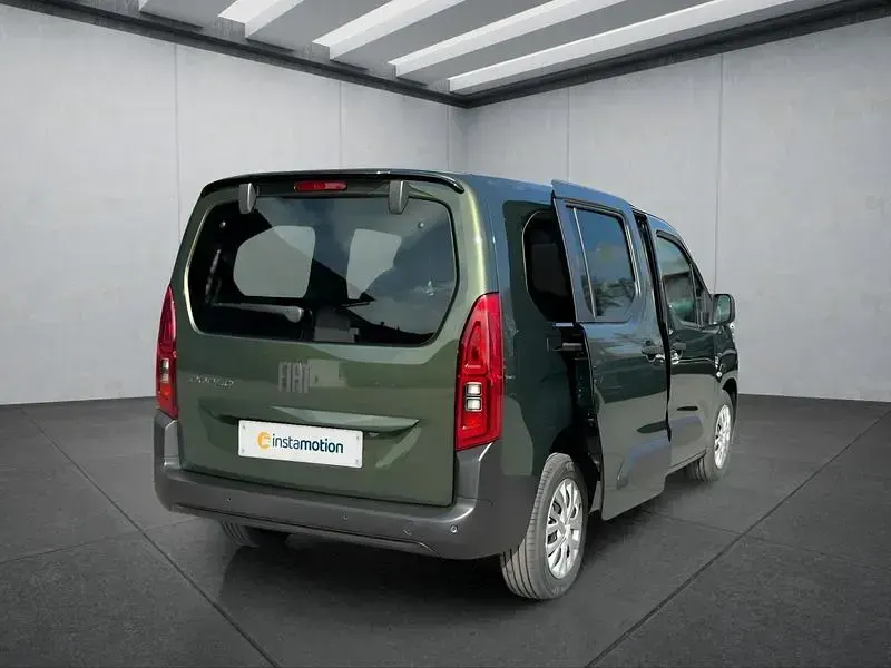 Neu Fiat Doblò 131 PS (96 kW) 2025 Grün Van / Kleinbus
