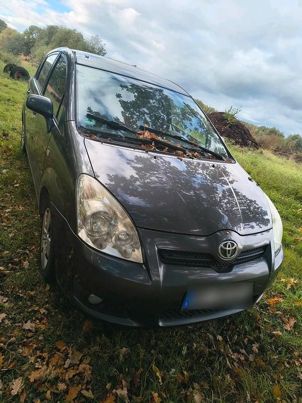 Grau Gebraucht 2007 Toyota Corolla Limousine | 1.750 € - Bild 1/4