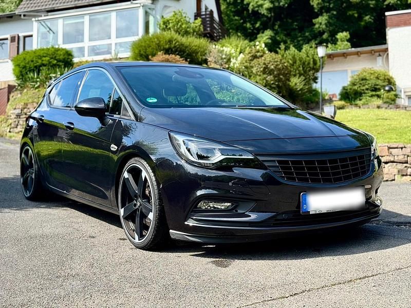 Schwarz Gebraucht 2015 Opel Astra Limousine | 11.500 € (Etwas zu teuer) - Bild 1/4