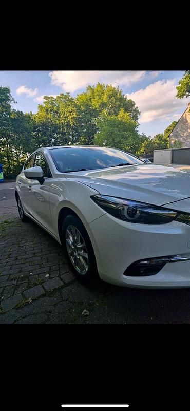 Weiß Gebraucht 2017 Mazda 3 Exclusive Limousine | 12.500 € (Fairer Preis) - Bild 1/4
