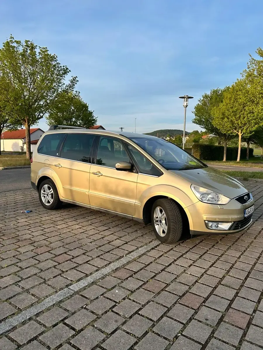 Używany Ford Galaxy 140 KM (102 kW) 2006 Złoty Minivan