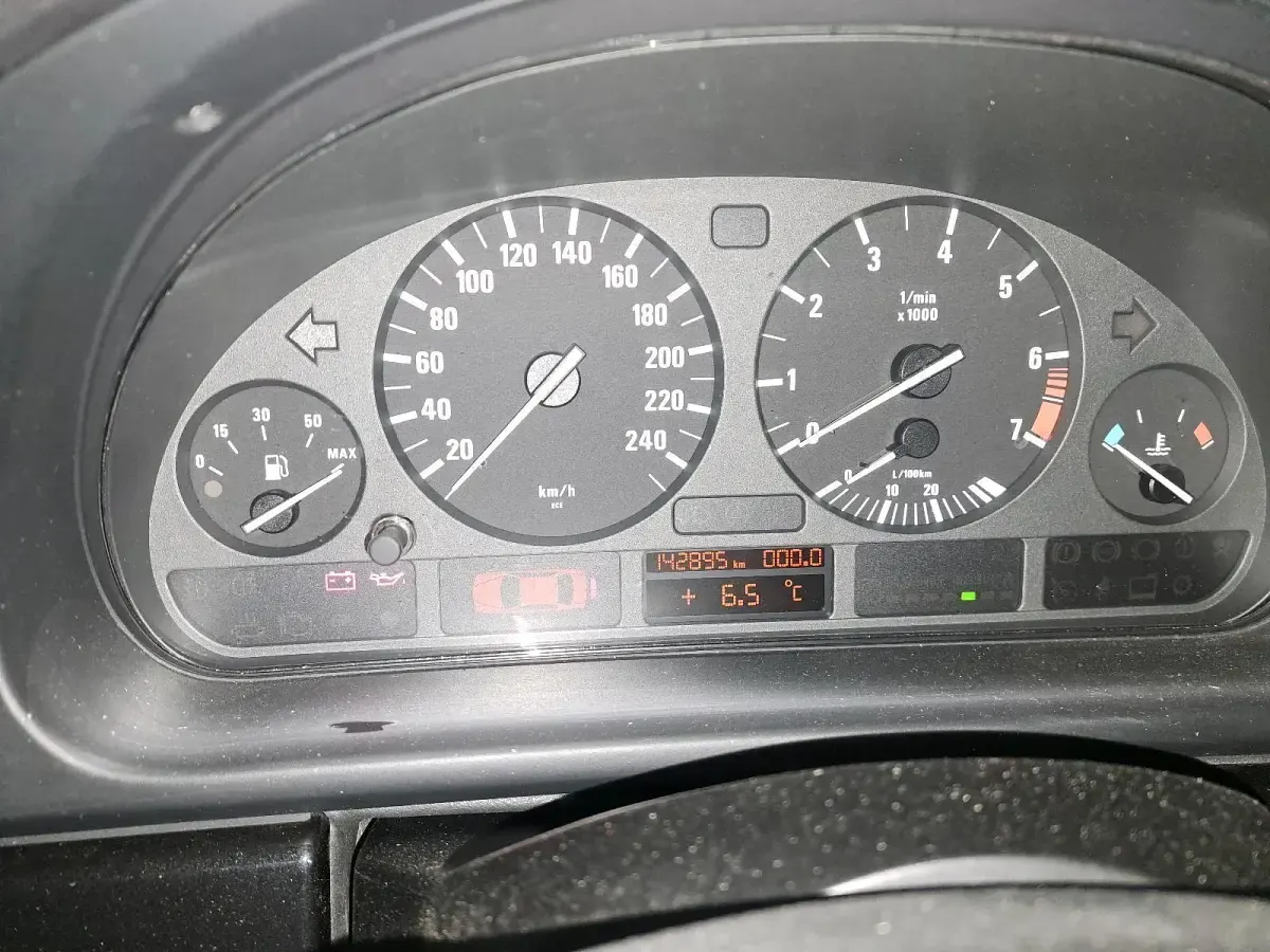 Second-hand BMW 520 150 CP (110 kW) 1999 Argintiu Berlinǎ