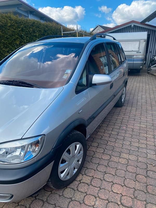 Gebraucht Opel Zafira 92 PS (67 kW) 2001 Silber Van / Kleinbus