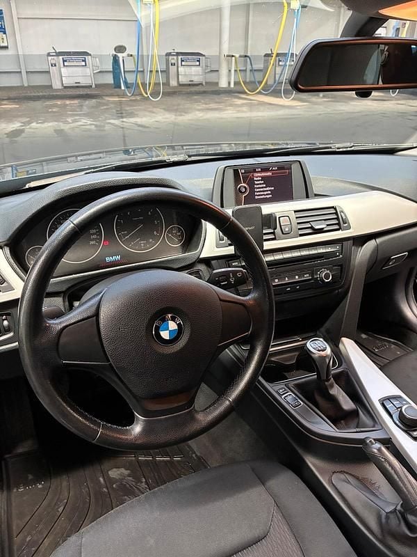 Gebraucht BMW 316 116 PS (85 kW) 2013 Schwarz Kombi