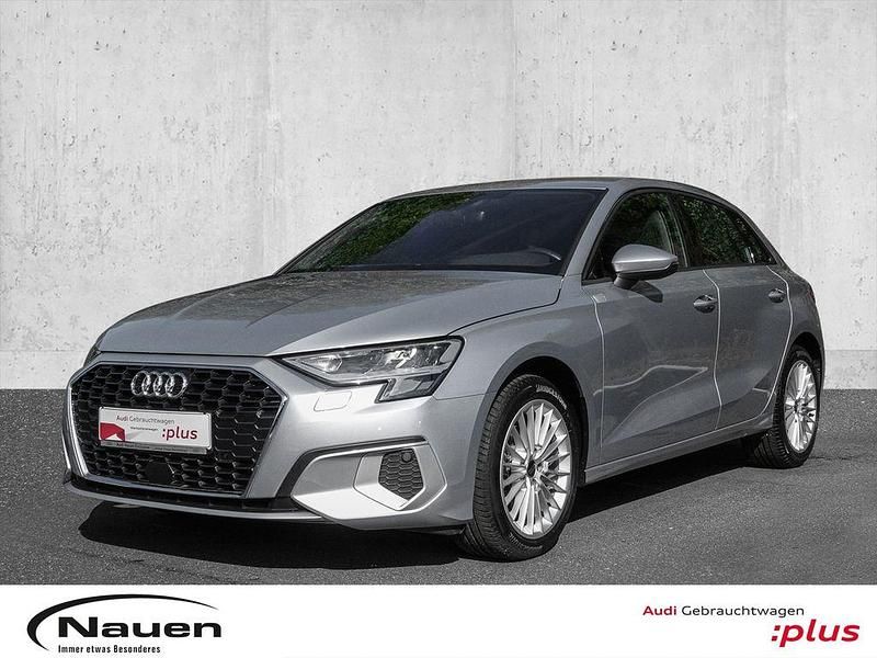Florettsilber metallic Gebraucht 2024 Audi A3 Advanced Plus Limousine | 27.480 € (Superpreis) - Bild 1/3