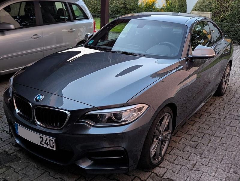 Grau Gebraucht 2016 BMW M240 M Sport Coupé | 37.000 € (Fairer Preis) - Bild 1/4