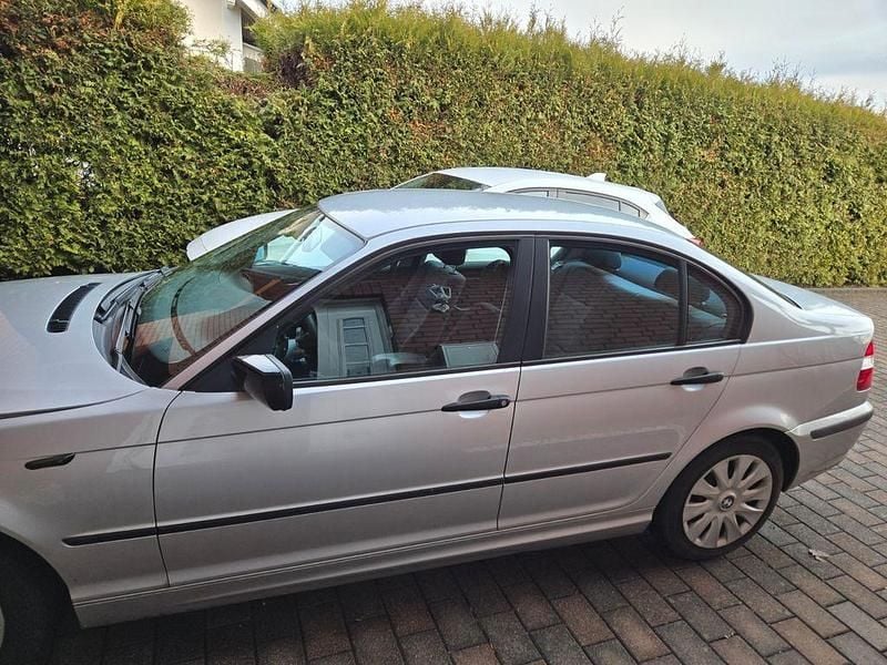 Silber Gebraucht 2002 BMW 318 Limousine | 1.500 € (Superpreis) - Bild 1/1