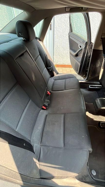 Grau Gebraucht 2004 Audi A4 Limousine | 2.400 € (Fairer Preis) - Bild 1/4