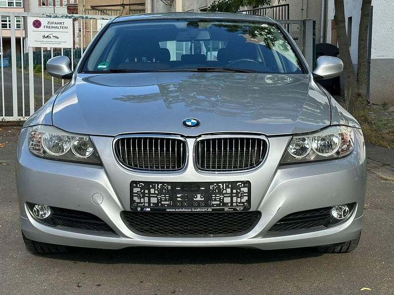 Gebraucht BMW 318 143 PS (105 kW) 2010 Silber Kombi