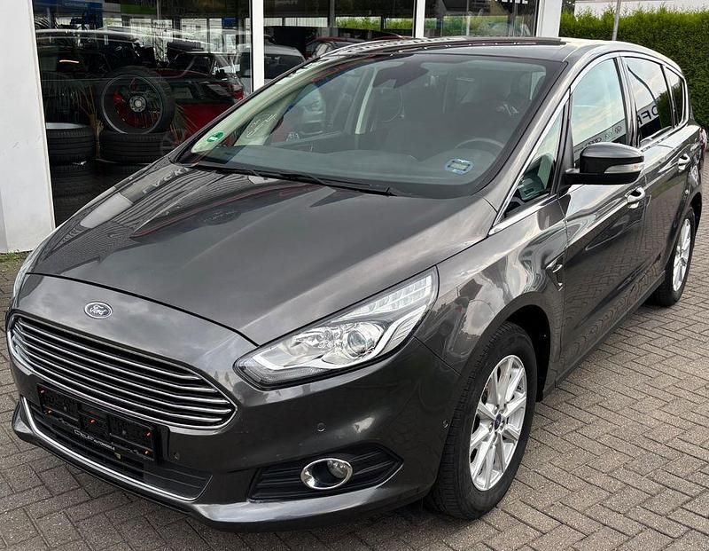 Gebraucht Ford S-MAX Titanium 239 PS (175 kW) 2018 Magnetic Van / Kleinbus